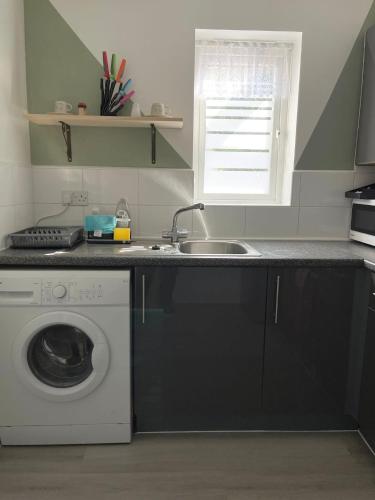 Crescent Apartment - Two bedroom - image 7