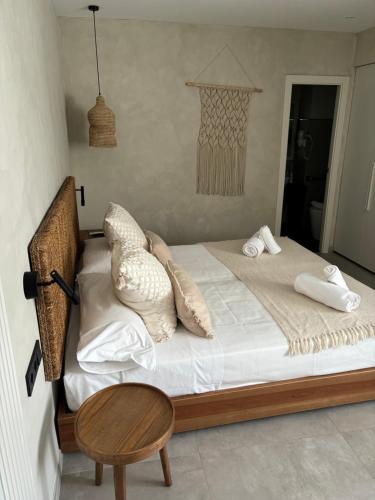1 king bed, 1 sofa bed