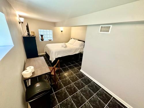 Close to Downtown - Free Parking in Grand Boulevard