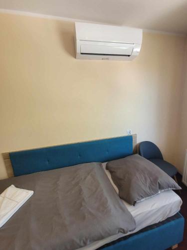 1 twin bed