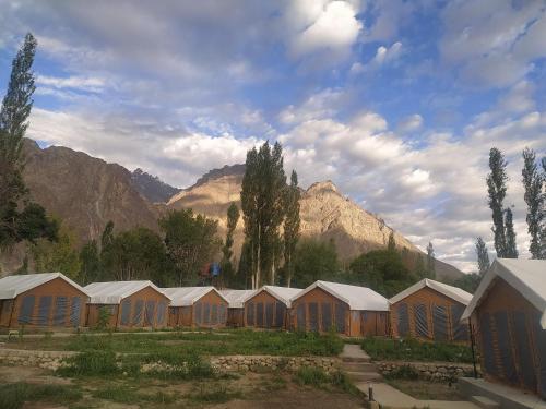 Ldazes Camp in Hundara