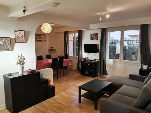 Big Ground floor 2 bedrooms flat in a quiet building & neighborghood - Location saisonnière - Marseille