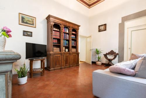 Santo Spirito Frescoed 6 sleeps apartment - image 6