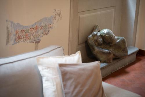 Santo Spirito Frescoed 6 sleeps apartment