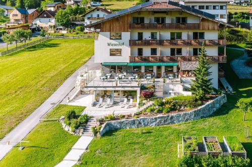 . Wiesenhof, Hotel direkt am See