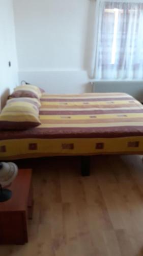 1 double bed, 2 twin beds