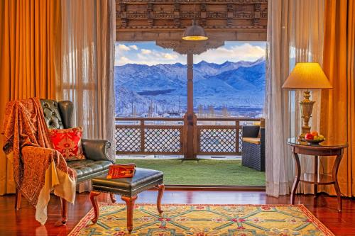 Luxury Suite image 3