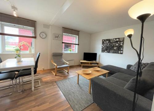 Lassiebyn 10 Entire Apartment with Parking & Kitchen in Syssleback