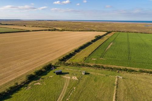 Exterior view, Saltmarsh Hut in Stiffkey