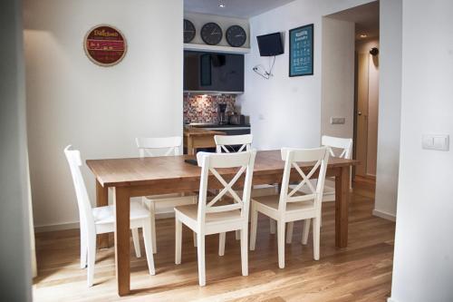 Kitchen, The Nook Hostel in Ponta Delgada