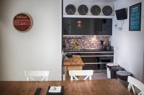 Kitchen, The Nook Hostel in Ponta Delgada
