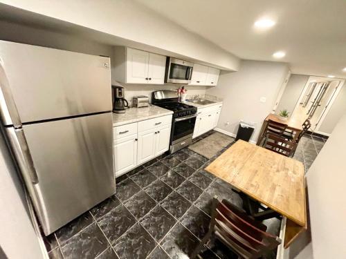 Close to Downtown - Free Parking in Grand Boulevard