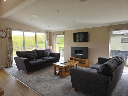 Wold View Country Park & Fisheries Lodges 1 and 9