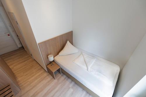 Luna Sleeping Buttenwiesen