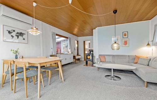3 Bedroom Pet Friendly Home In Hundested in Hundested