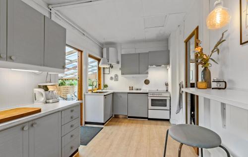 Cocina, 3 Bedroom Pet Friendly Home In Hundested in Hundested