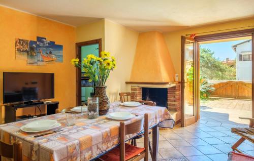  2 Bedroom Beautiful Home In Marina Di Sorso in Marina di Sorso