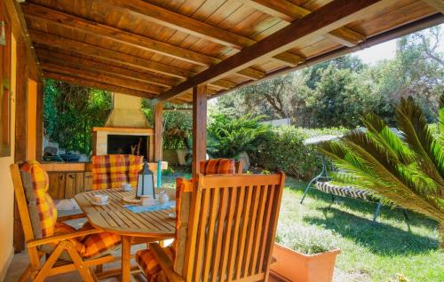  2 Bedroom Beautiful Home In Marina Di Sorso in Marina di Sorso