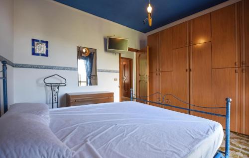 Nice Apartment In Perdifumo With House Sea View in 佩爾迪福莫