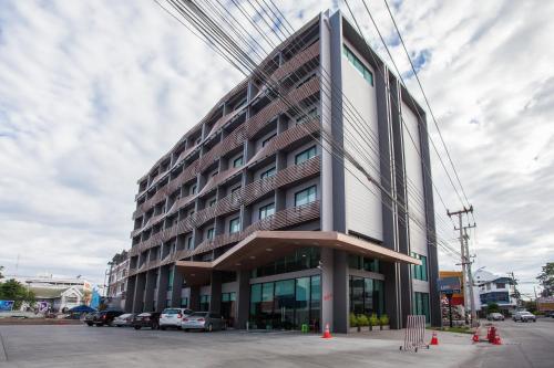 Exterior view, Leosor Hotel near Thao Suranaree (Ya Mo) Monument