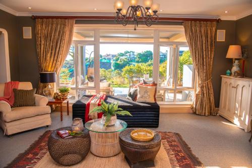 Pub/Lounge, Pezula Magic Retreat - 4 Bedroom Home with Inverter in Sparrebosch