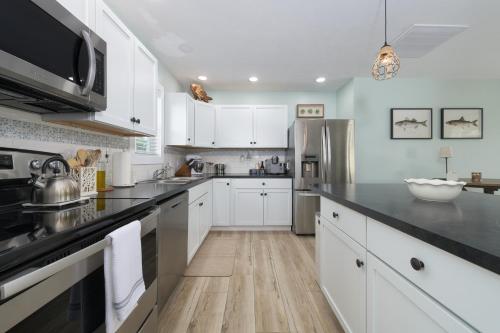 Channel Charmer - Located on Gun Lake - prime spot! in Shelbyville, USA