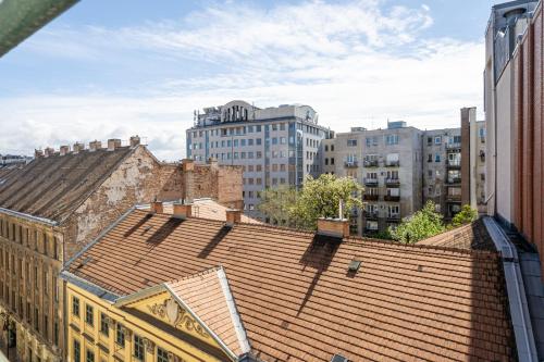 NEO Rooftop Home with AC