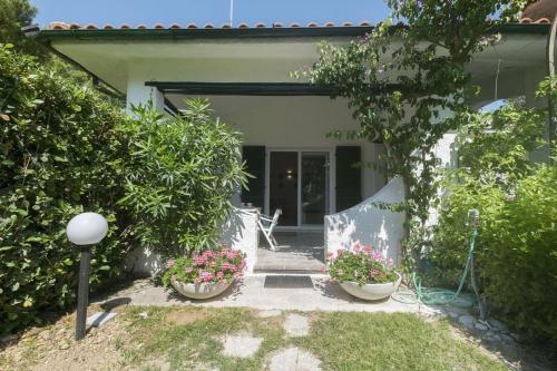 158 - Villa Fiore al Taunus con aria condizionata, completamente ristrutturata con wifi inclusa!