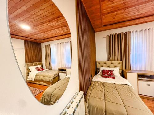 3 twin beds