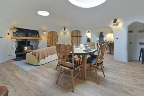 Instalaciones, Gîte Insolite Troglogîte - Pour 5 en pleine nature (Gite Insolite Troglogite - Pour 5 en pleine nature) in Mayenne