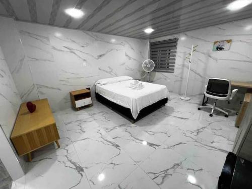 Twin Room image 5