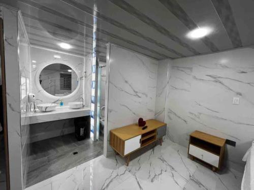 Twin Room image 3