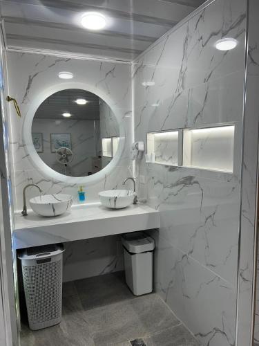Twin Room image 2