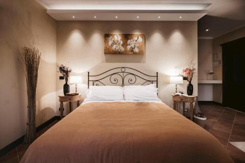 1 queen bed, 1 twin bed
