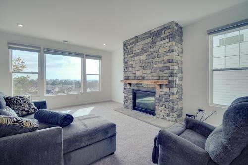 Modern Canton Home 10 Mi to Lake Allatoona! in Canton, USA