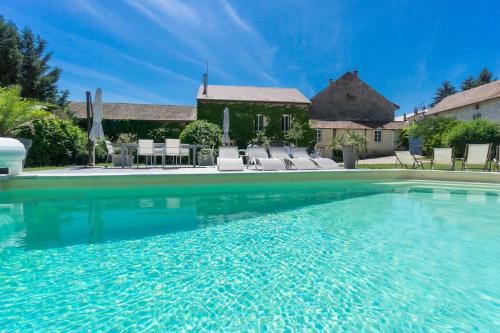 Gite de charme Le Clos Michel 14 personnes piscine gîte à louer Montagnieu
