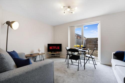 New! Charming 2-bed Home in Nevis Walk, Sleeps 4!