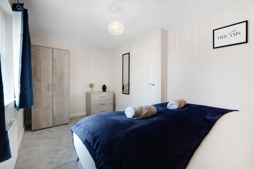 New! Charming 2-bed Home in Nevis Walk, Sleeps 4!