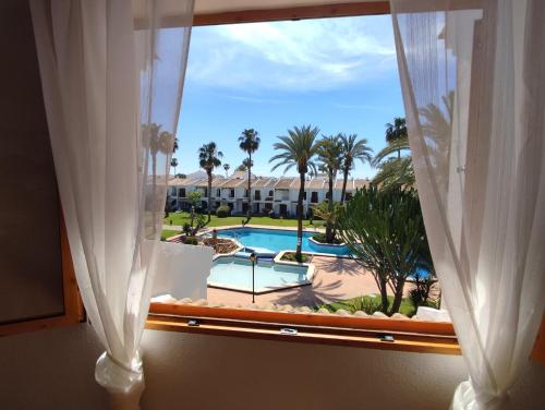 Apartment with Pool View
