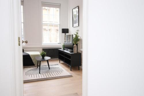 Bath Views at Kingsmead Flat, Bath (photo 10)