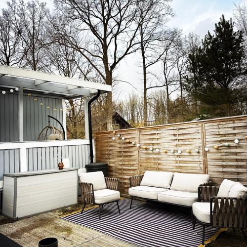 Cosy cabin w fireplace 3 mins from Soderasen Park in Ljungbyhed