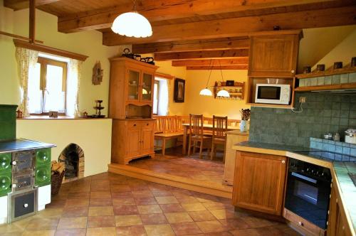 บริการและสิ่งอำนวยความสะดวก, Farma Moulisovych in เนซเวสติเซ