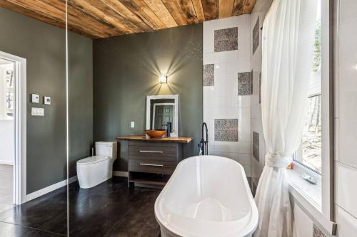 Cozy, luminous and charming retreat in Grenville-Sur-La-Rouge (QC)