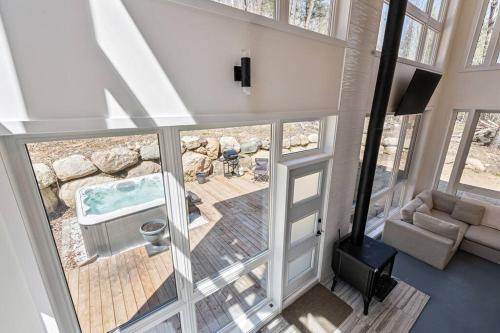 Cozy, luminous and charming retreat in Grenville-Sur-La-Rouge (QC)