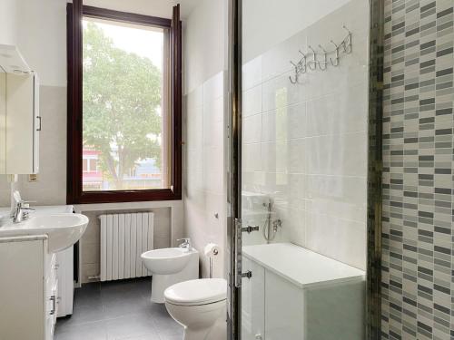 Gris Apartment: Venice-Mestre - image 11