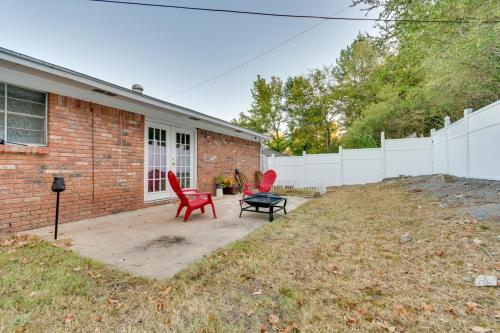 Lovely Little Rock Home with Fire Pit and Yard!