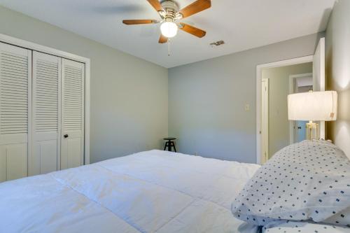 Lovely Little Rock Home with Fire Pit and Yard! Lovely Little Rock Home with Fire Pit and Yard!