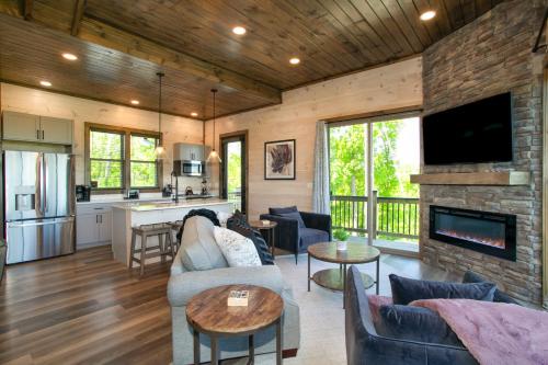 Mountain Waters w/ Theater+HotTub,Pool,GameRoom! Mountain Waters w/ Theater+HotTub,Pool,GameRoom!