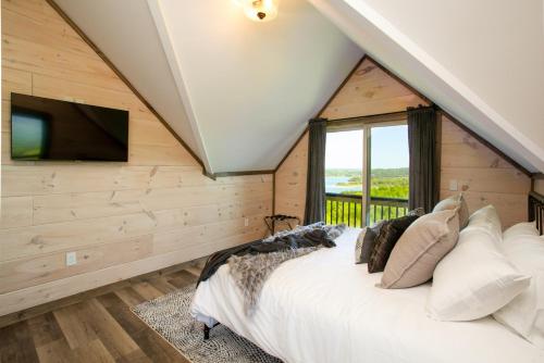 Mountain Waters w/ Theater+HotTub,Pool,GameRoom! Mountain Waters w/ Theater+HotTub,Pool,GameRoom!