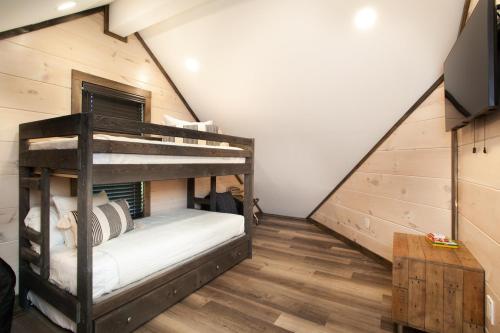 Mountain Waters w/ Theater+HotTub,Pool,GameRoom! Mountain Waters w/ Theater+HotTub,Pool,GameRoom!